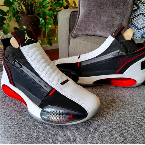 Jordan 34 SE (Size 11) - Picture 2 of 7